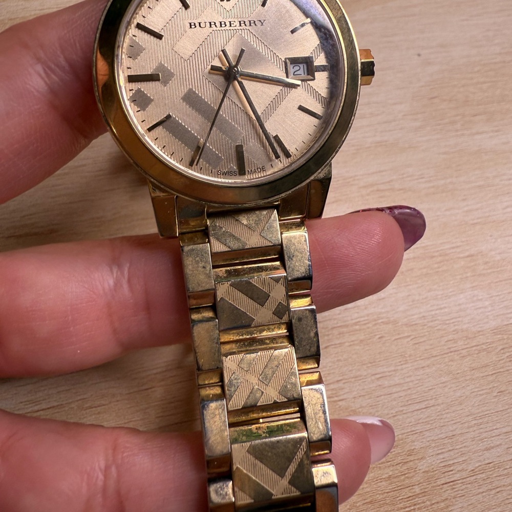 Burberry Gold and Silver Watch| Used - Picture 11 of 13